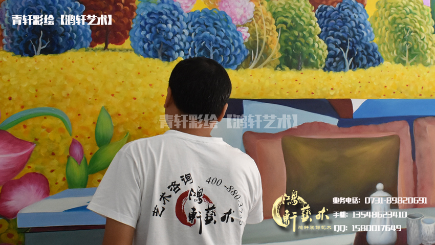 清水樣板房工作中的畫(huà)家
